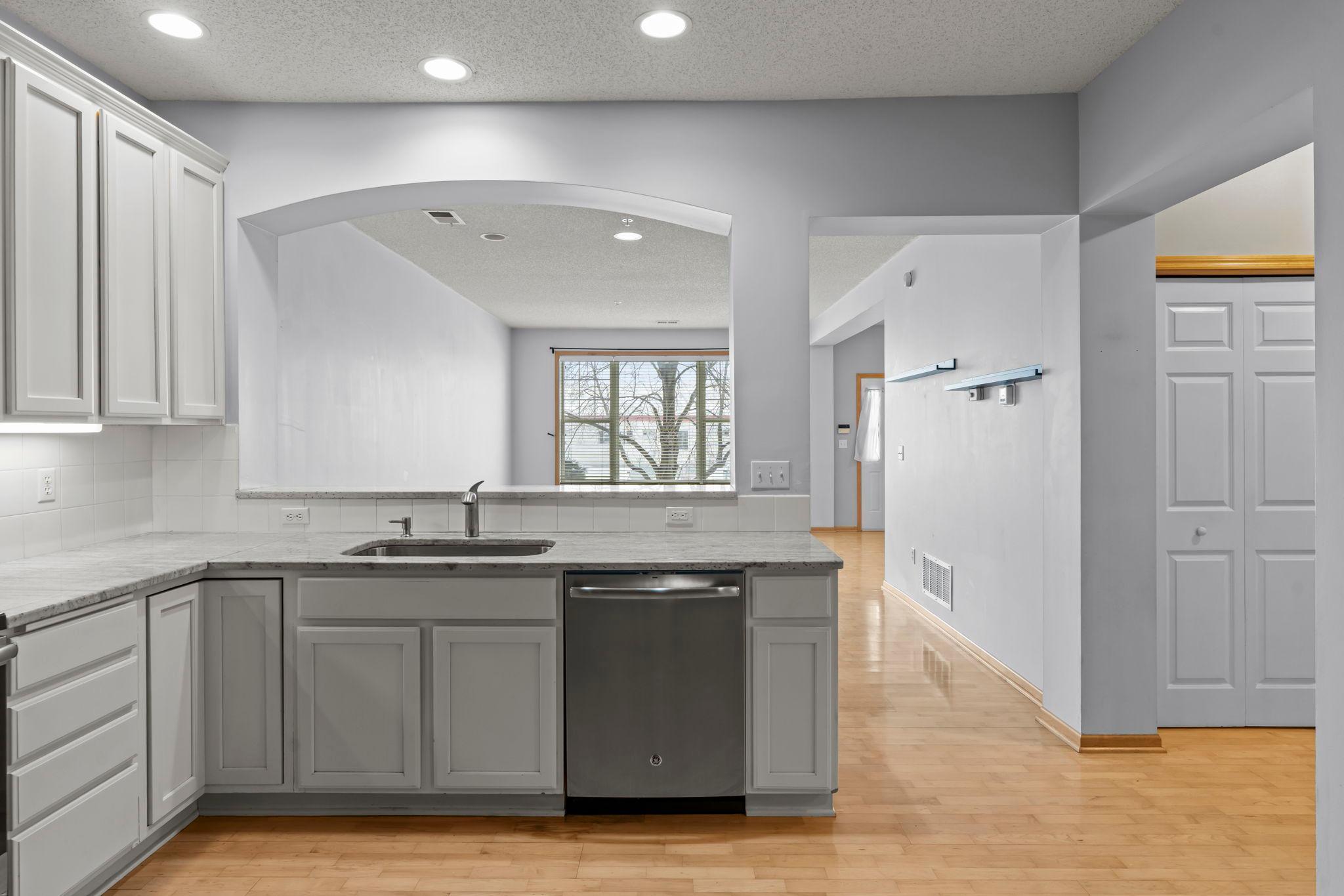 8014 Golden Valley Road Golden Valley, MN 55427 - Photo 14 of 35