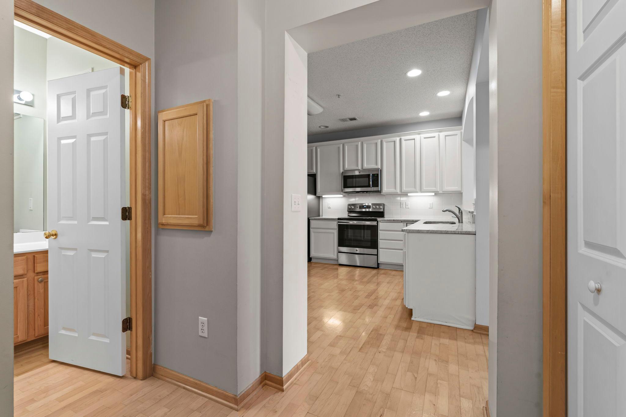 8014 Golden Valley Road Golden Valley, MN 55427 - Photo 15 of 35