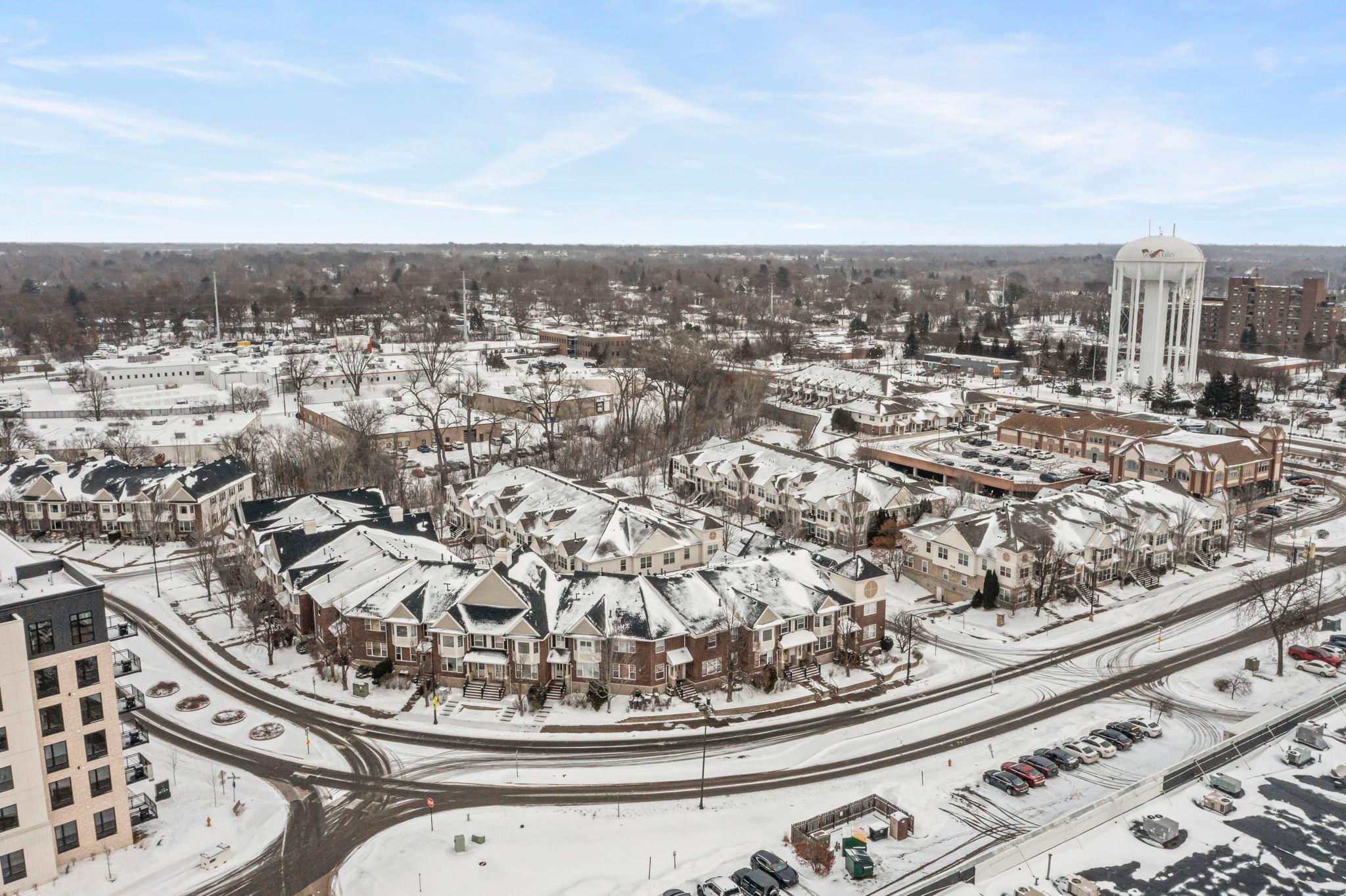 8014 Golden Valley Road Golden Valley, MN 55427 - Photo 6 of 35
