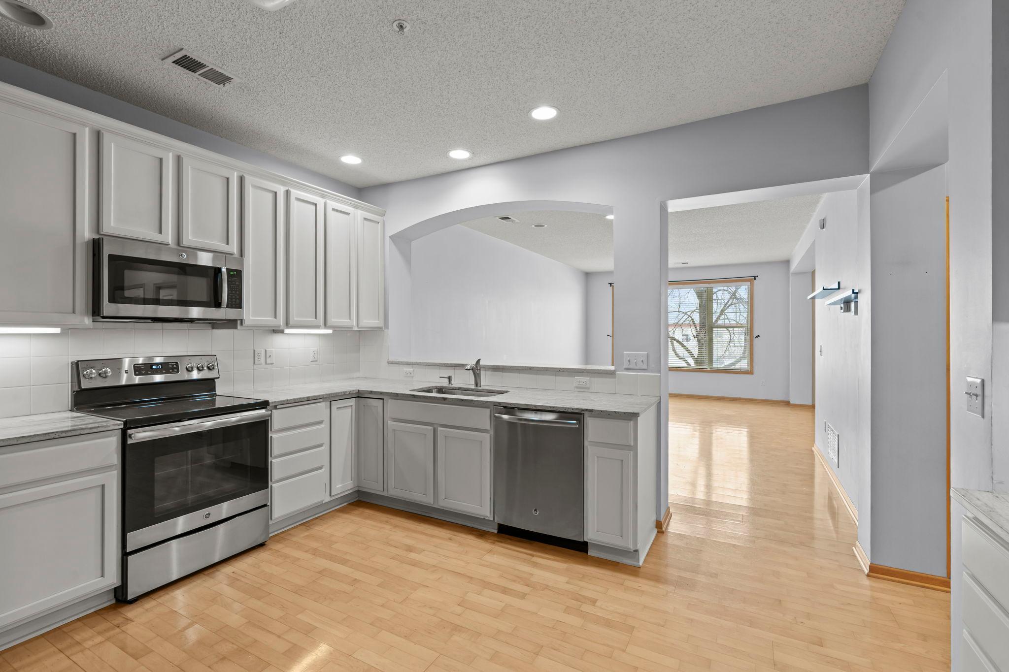 8014 Golden Valley Road Golden Valley, MN 55427 - Photo 10 of 35