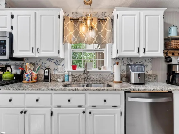 $539,750 | 107 Lakeview Drive, Inman, SC 29349