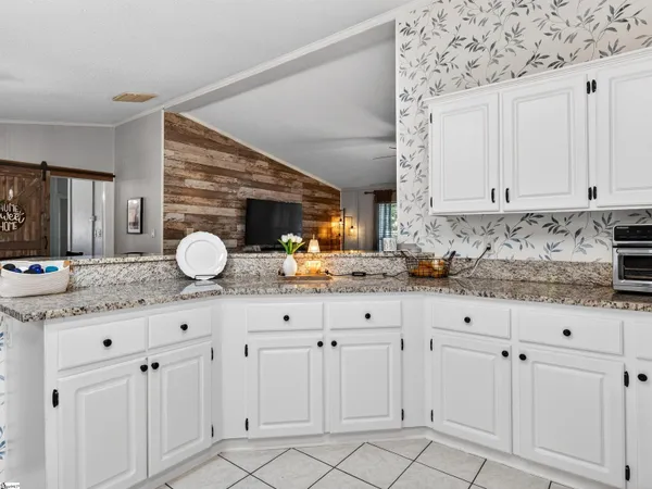 $539,750 | 107 Lakeview Drive, Inman, SC 29349