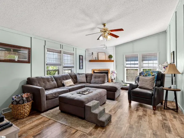 $539,750 | 107 Lakeview Drive, Inman, SC 29349