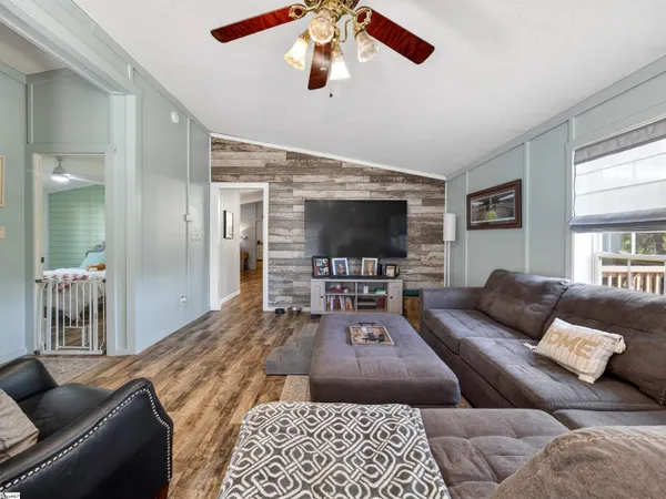 $539,750 | 107 Lakeview Drive, Inman, SC 29349