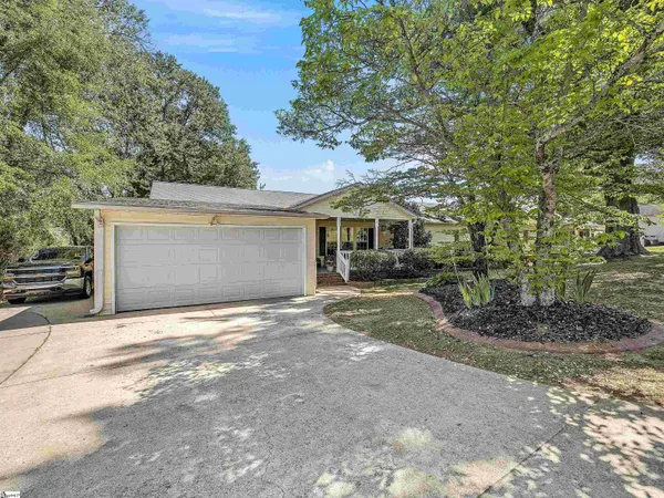 $539,750 | 107 Lakeview Drive, Inman, SC 29349