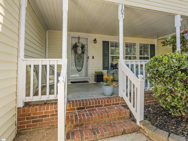 $539,750 | 107 Lakeview Drive, Inman, SC 29349
