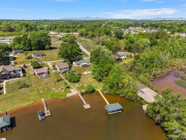 $539,750 | 107 Lakeview Drive, Inman, SC 29349