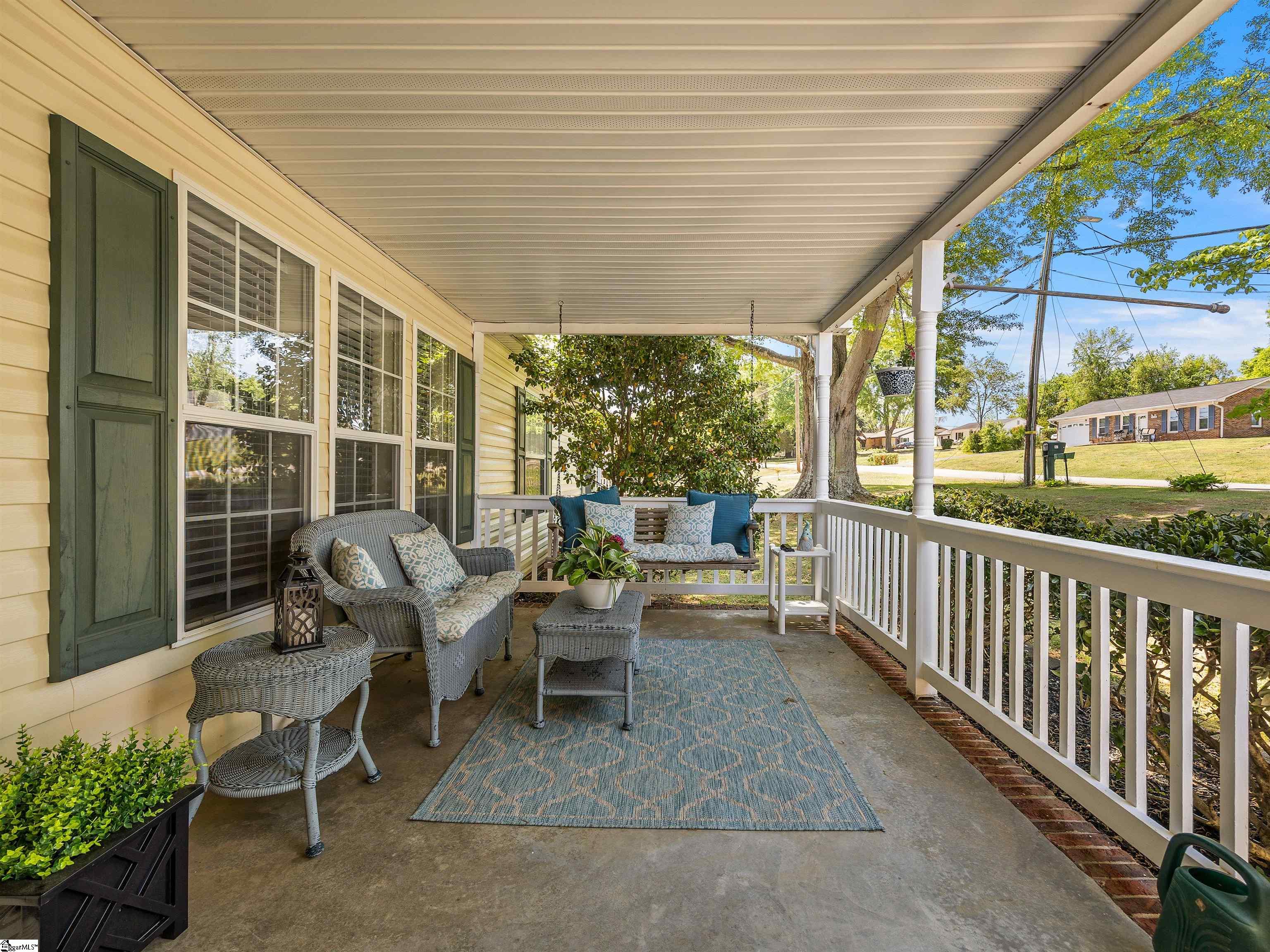 107 Lakeview Drive Inman, SC 29349 - Photo 4 of 50