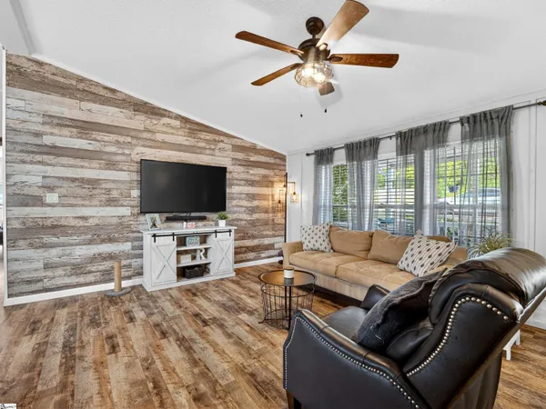 $539,750 | 107 Lakeview Drive, Inman, SC 29349