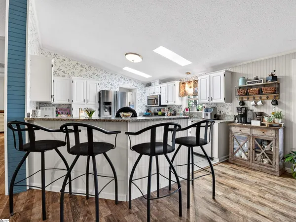 $539,750 | 107 Lakeview Drive, Inman, SC 29349