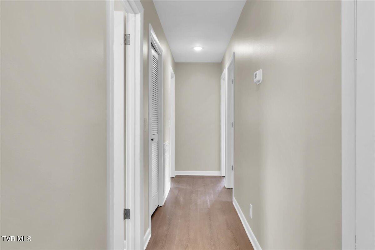 1709 Belden Road Kingsport, TN 37660 - Photo 13 of 41 15-Hallway