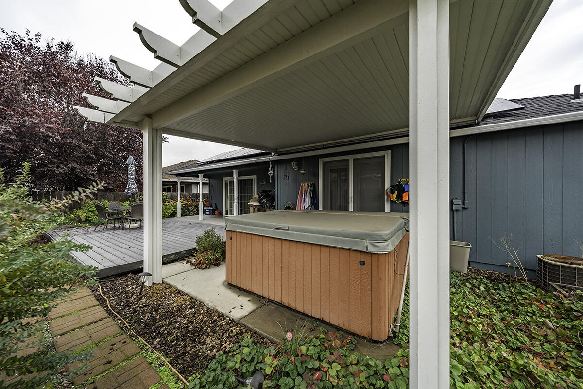 889 Win Way Eagle Point, OR 97524 - Photo 26 of 27 DSC01794