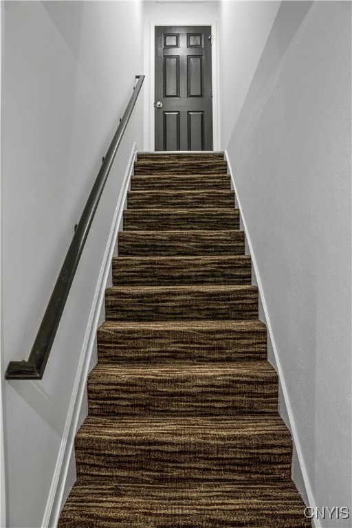 219 Barrington Road Syracuse, NY 13214 - Photo 6 of 26