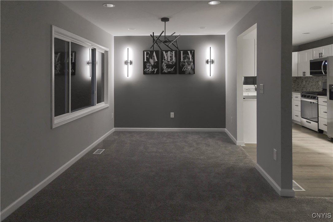 219 Barrington Road Syracuse, NY 13214 - Photo 9 of 26