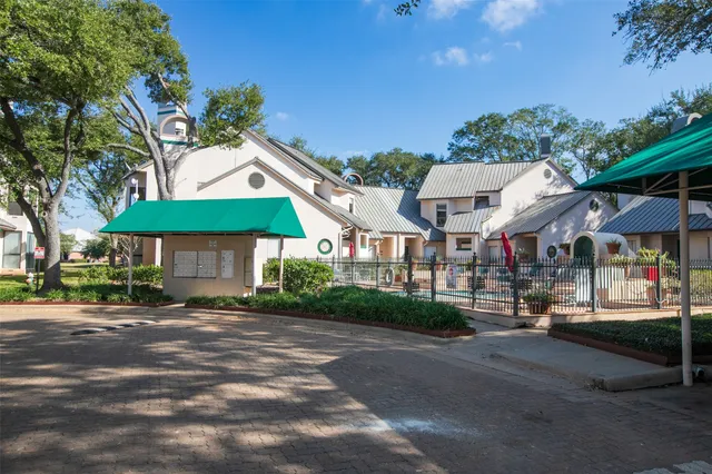 $1,750 | 4144 Greystone Way, Unit 504, Sugar Land, TX 77479