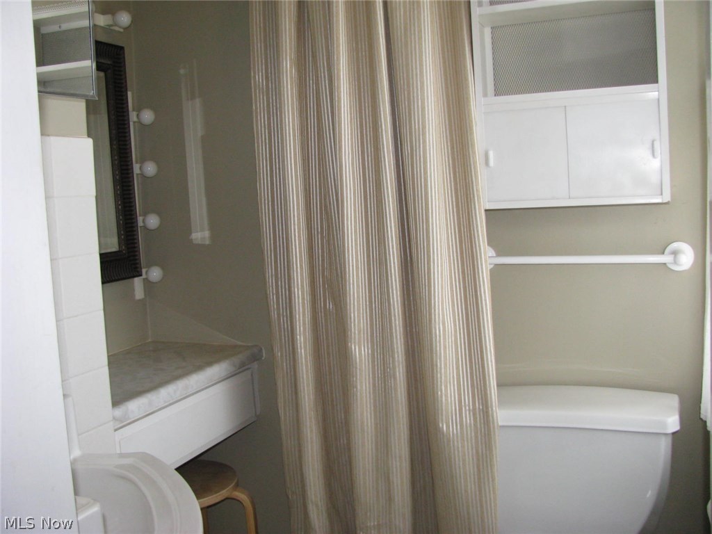 5651 Wellington Road Cleveland, OH 44124 - Photo 17 of 33