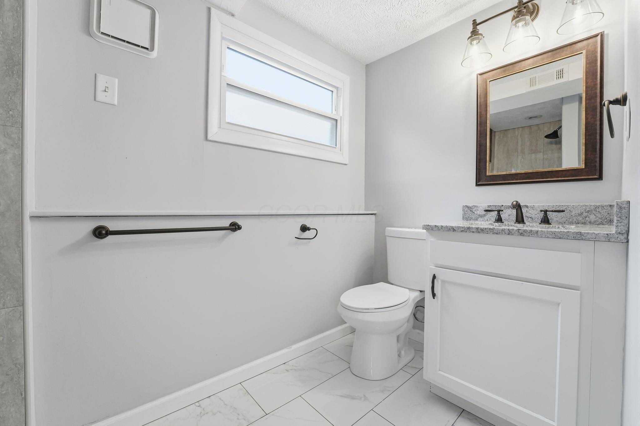 1260 Country Club Road Columbus, OH 43227 - Photo 9 of 28 Upper Bathroom
