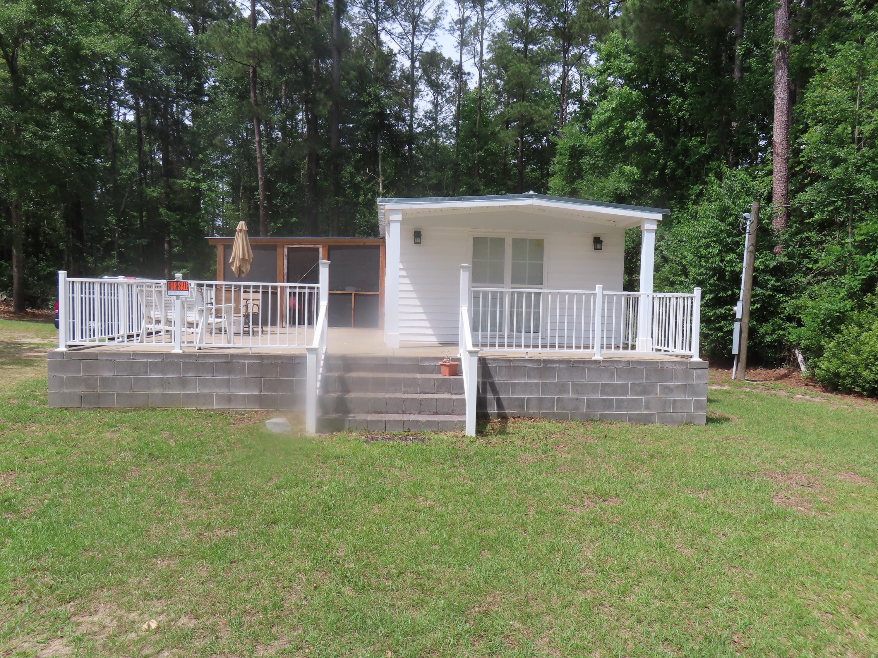 1636 Clubhouse Road Summerton, SC 29148 - Photo 1 of 6