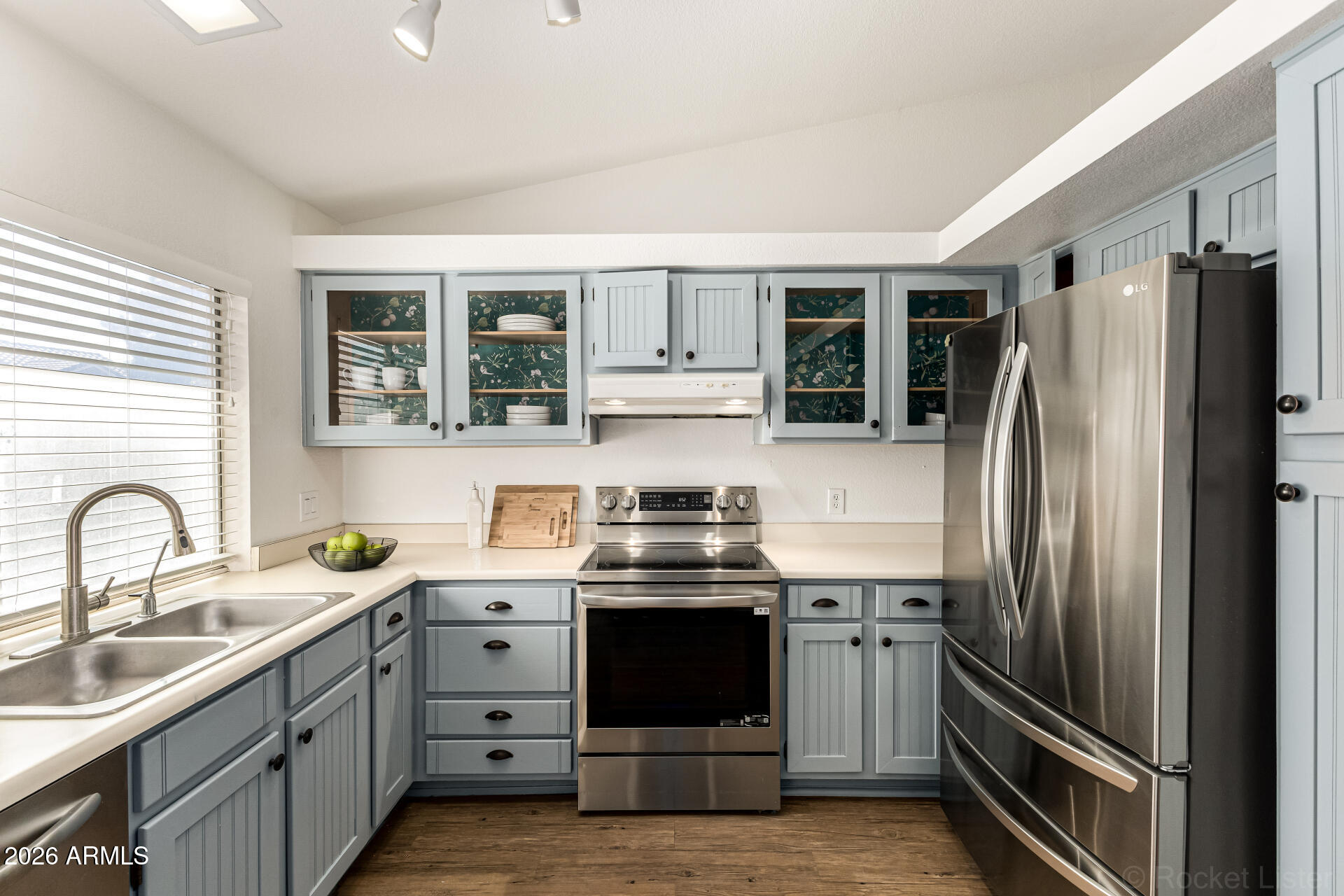 860 North McQueen Road, Unit 1092 Chandler, AZ 85225 - Photo 14 of 26 a kitchen with a stove sink and refrigerator