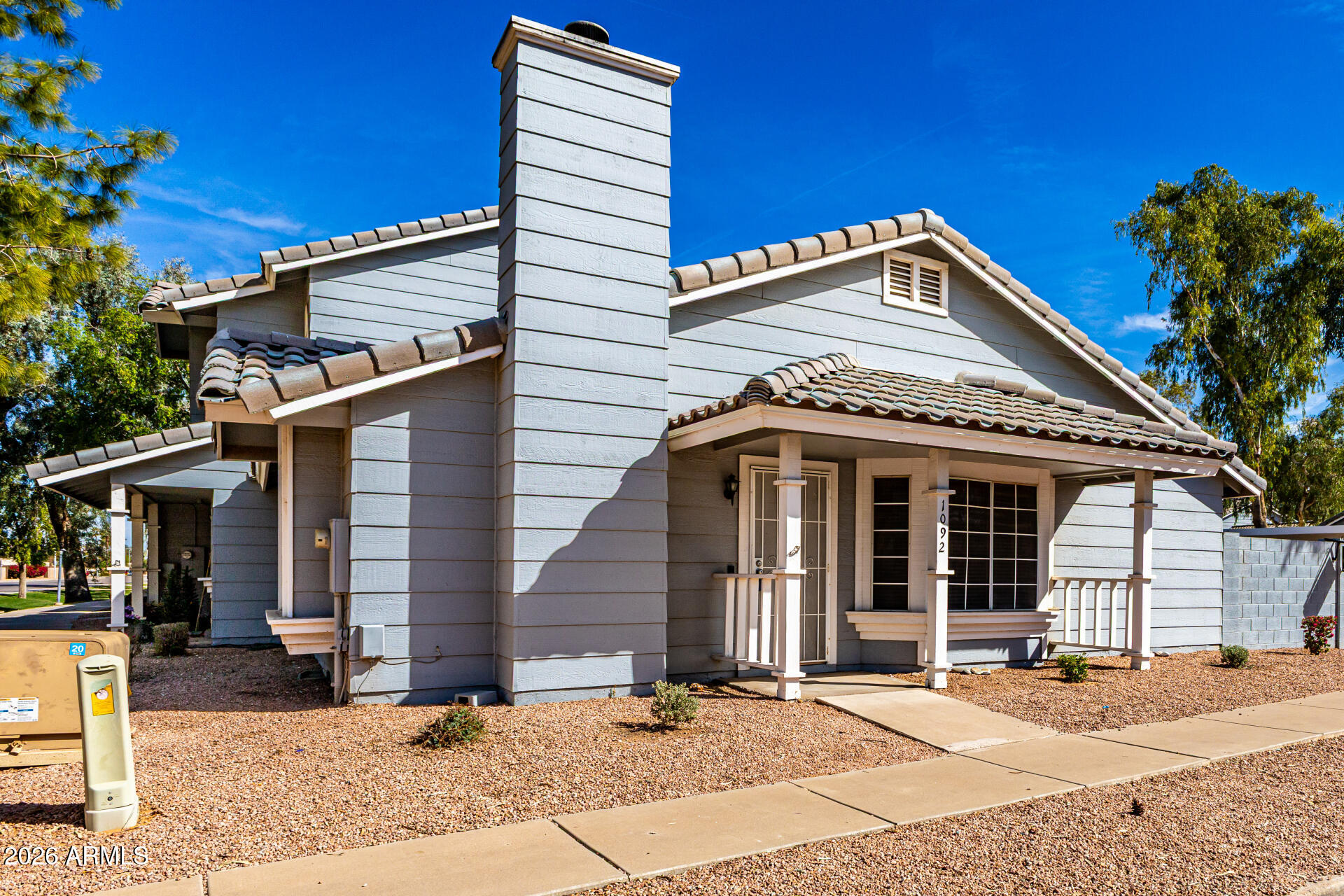 860 North McQueen Road, Unit 1092 Chandler, AZ 85225 - Photo 4 of 26 a view of a house with a patio