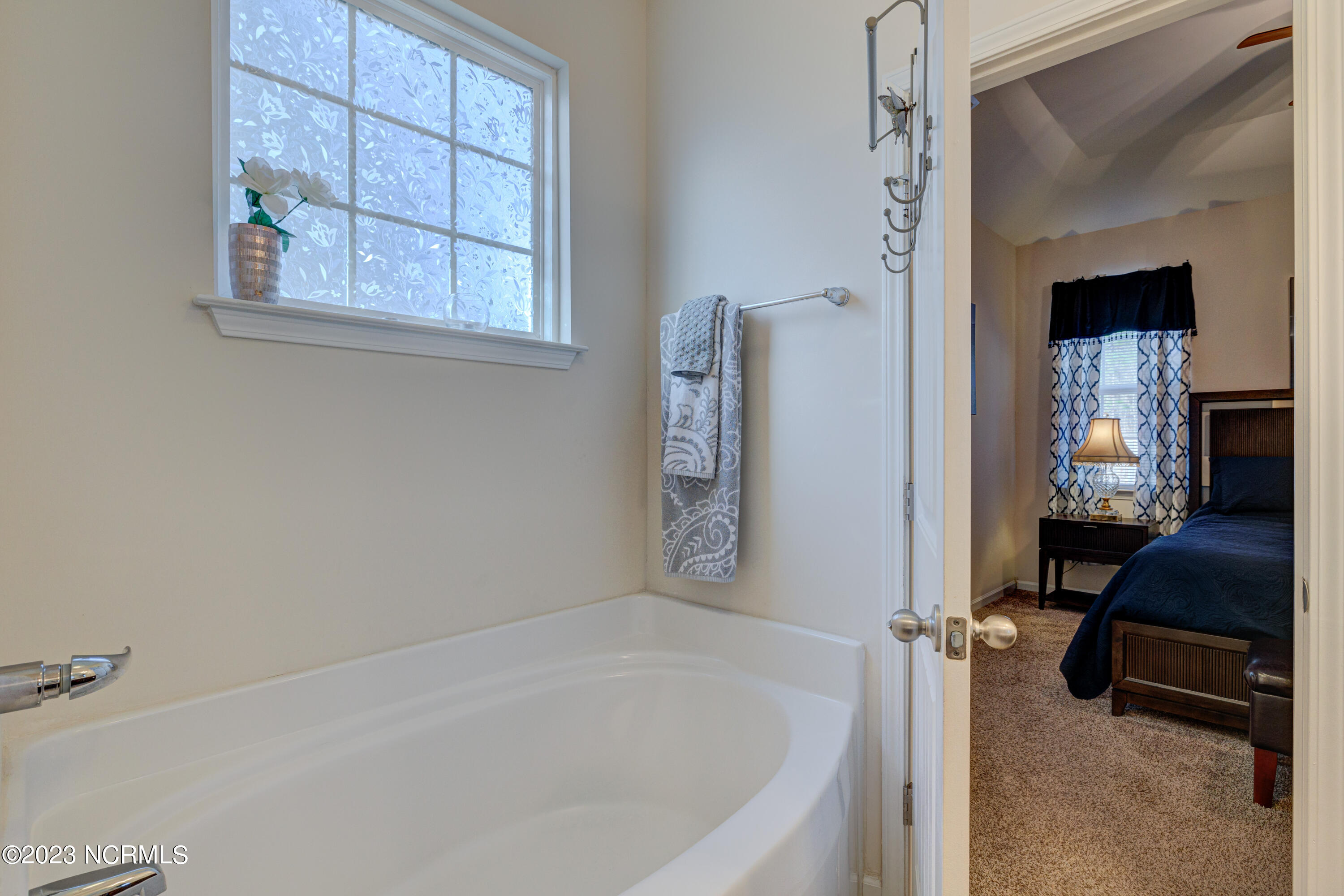 852 Heartwood Loop Road Leland, NC 28451 - Photo 18 of 34 master bath tub