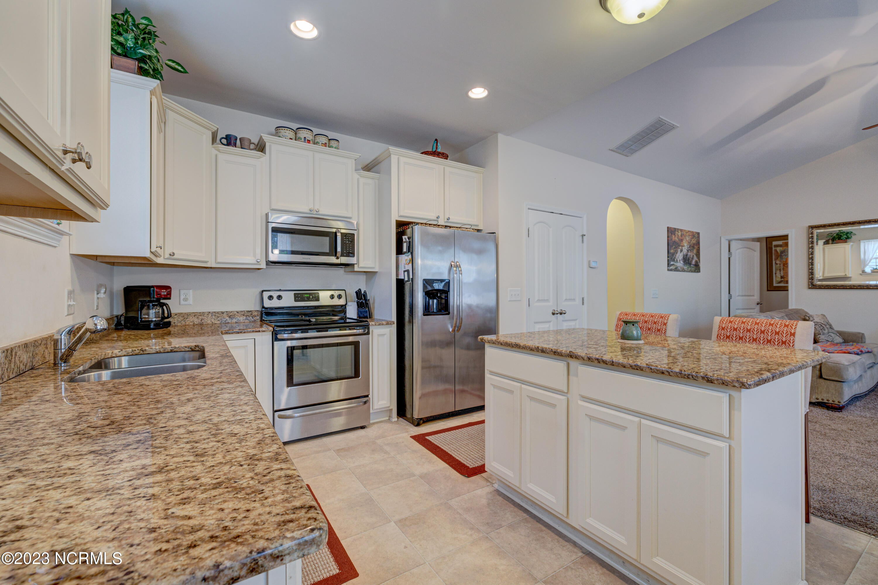 852 Heartwood Loop Road Leland, NC 28451 - Photo 8 of 34 kitchen