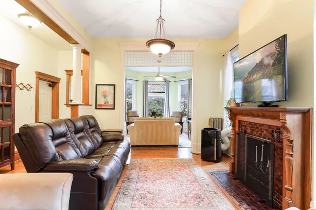 $2,000 | 1520 Elliot Avenue, Unit 4, Minneapolis, MN 55404