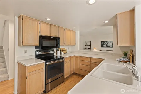 $875,000 | 6631 114th Avenue Southeast, Bellevue, WA 98006