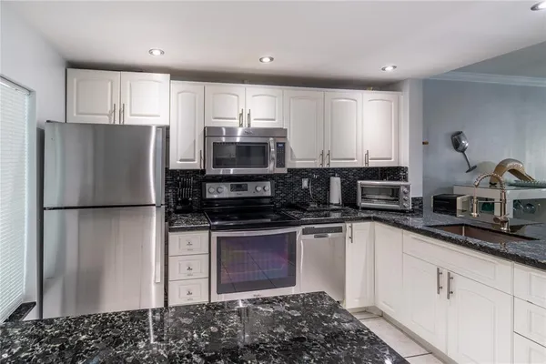 $2,150 | 470 Paradise Isle Boulevard, Unit 105, Hallandale Beach, FL 33009
