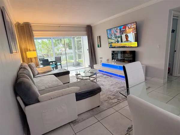 $2,150 | 470 Paradise Isle Boulevard, Unit 105, Hallandale Beach, FL 33009