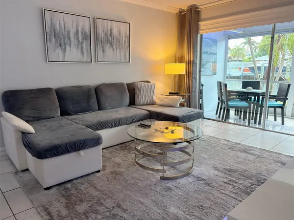 $2,150 | 470 Paradise Isle Boulevard, Unit 105, Hallandale Beach, FL 33009