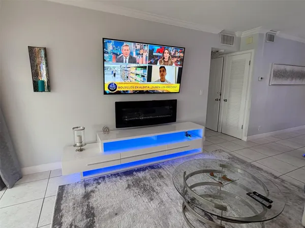 $2,150 | 470 Paradise Isle Boulevard, Unit 105, Hallandale Beach, FL 33009
