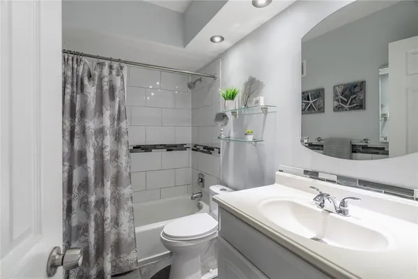 $2,150 | 470 Paradise Isle Boulevard, Unit 105, Hallandale Beach, FL 33009