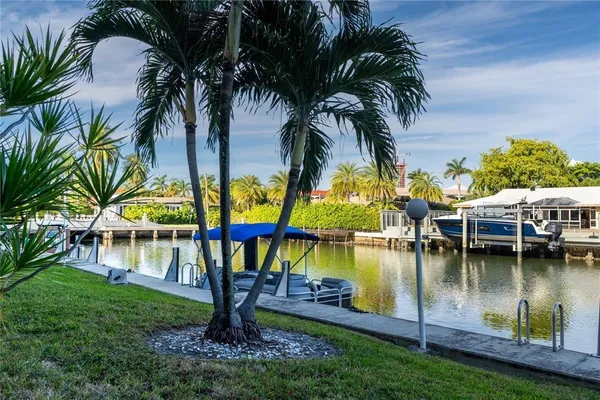 $2,150 | 470 Paradise Isle Boulevard, Unit 105, Hallandale Beach, FL 33009