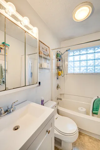 $365,000 | 1212 Century Oaks Drive, Elgin, IL 60123