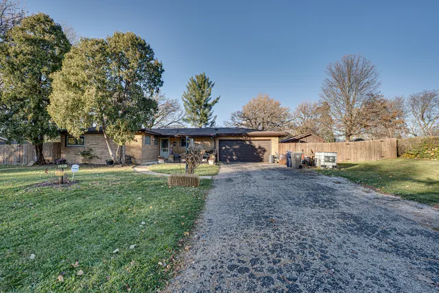 $365,000 | 1212 Century Oaks Drive, Elgin, IL 60123