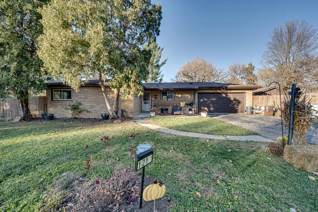 $365,000 | 1212 Century Oaks Drive, Elgin, IL 60123