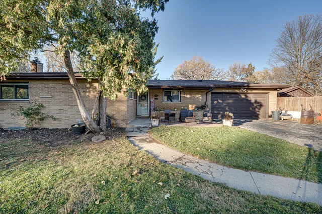 $365,000 | 1212 Century Oaks Drive, Elgin, IL 60123