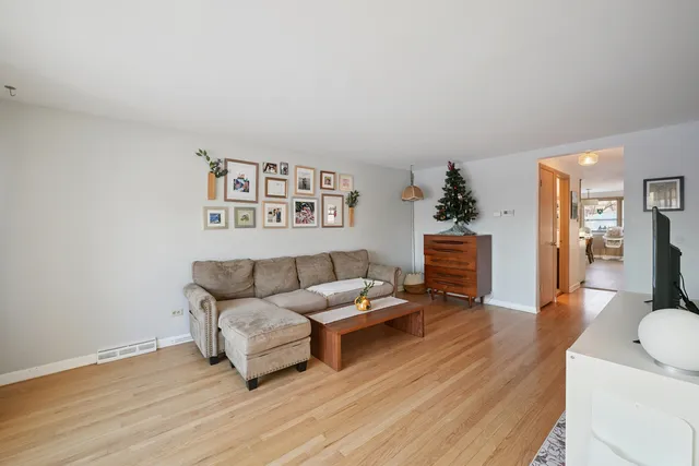 $325,000 | 6864 176th Street, Tinley Park, IL 60477