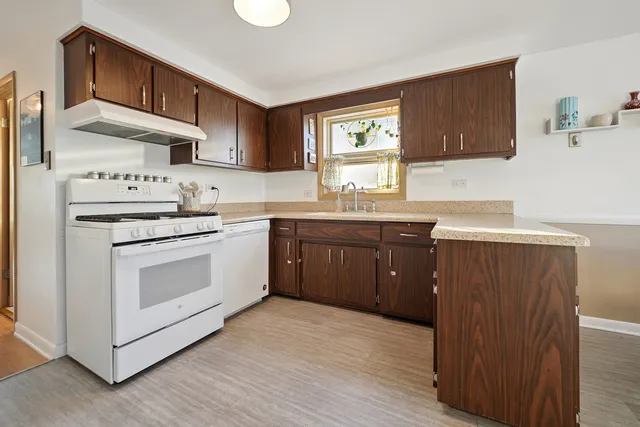 $325,000 | 6864 176th Street, Tinley Park, IL 60477