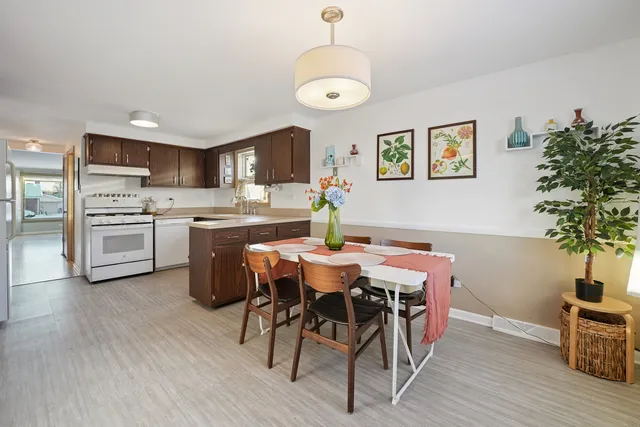 $325,000 | 6864 176th Street, Tinley Park, IL 60477