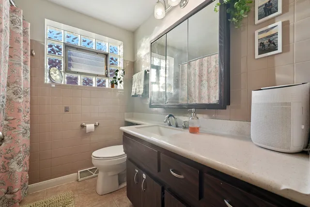 $325,000 | 6864 176th Street, Tinley Park, IL 60477