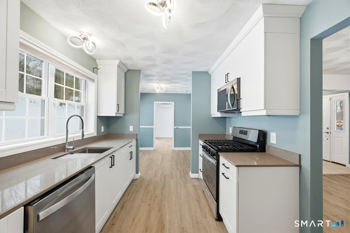 1541 N Road Groton, CT 06340 - Photo 11 of 37