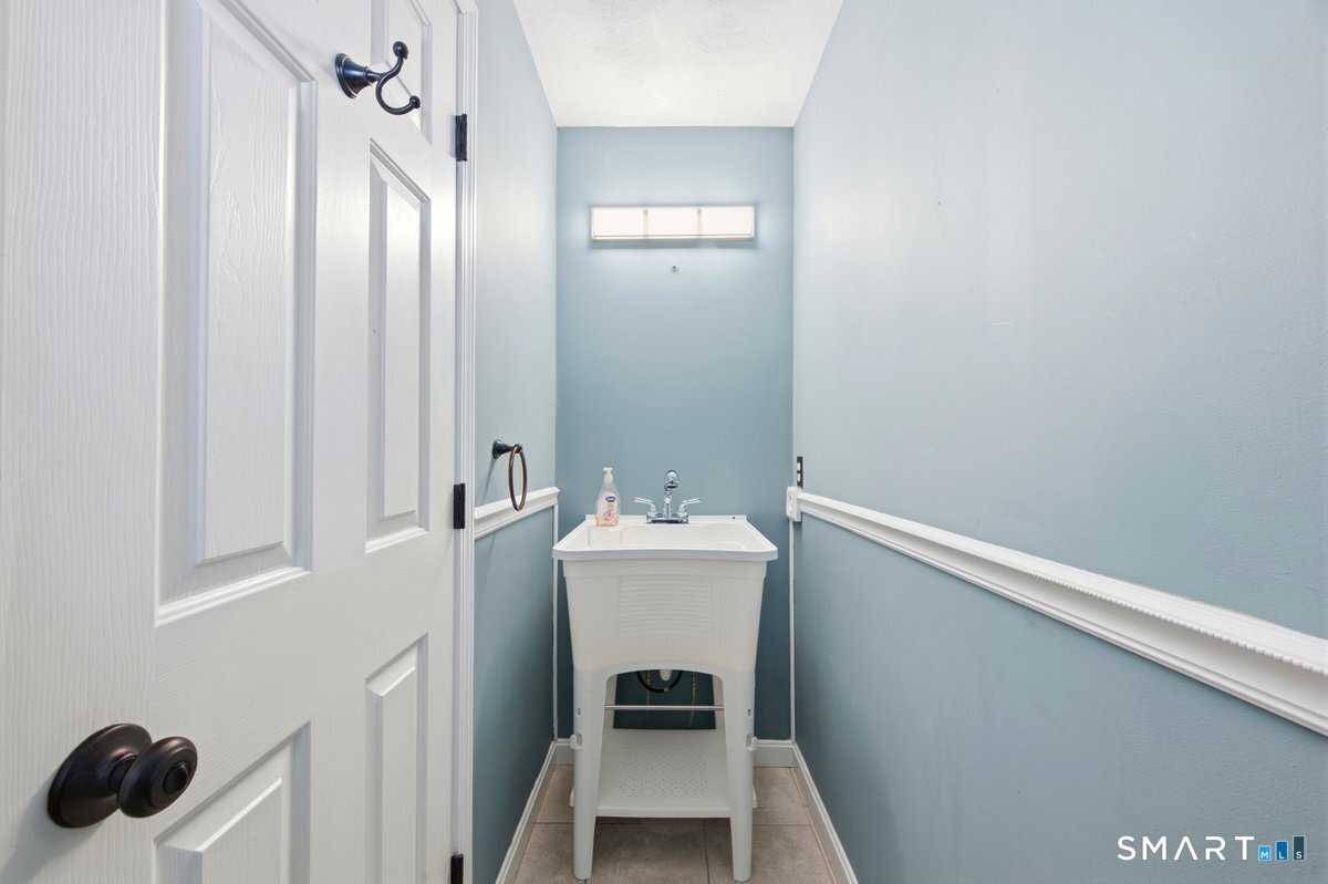 1541 N Road Groton, CT 06340 - Photo 17 of 37