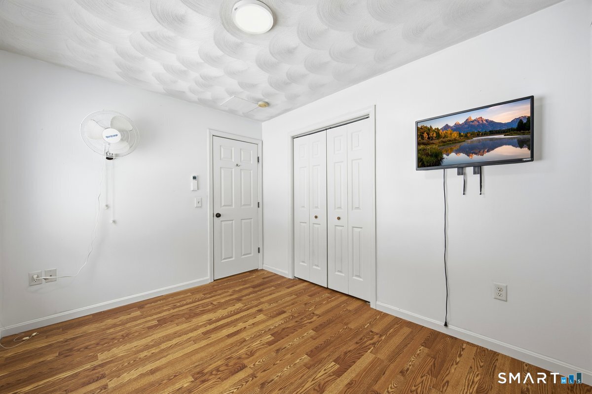 1541 N Road Groton, CT 06340 - Photo 28 of 37