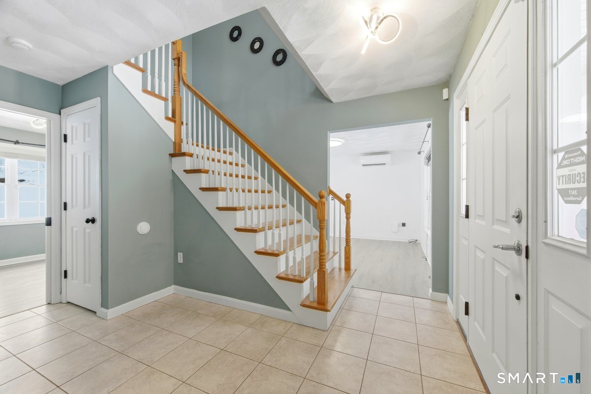 1541 N Road Groton, CT 06340 - Photo 6 of 37