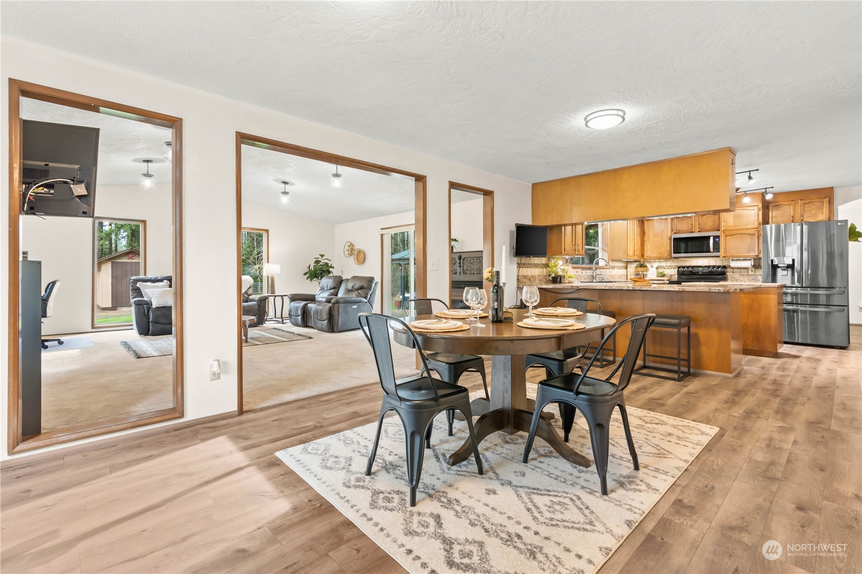 174 Frogner Road Chehalis, WA 98532 - Photo 10 of 40 a dining room with furniture and a table