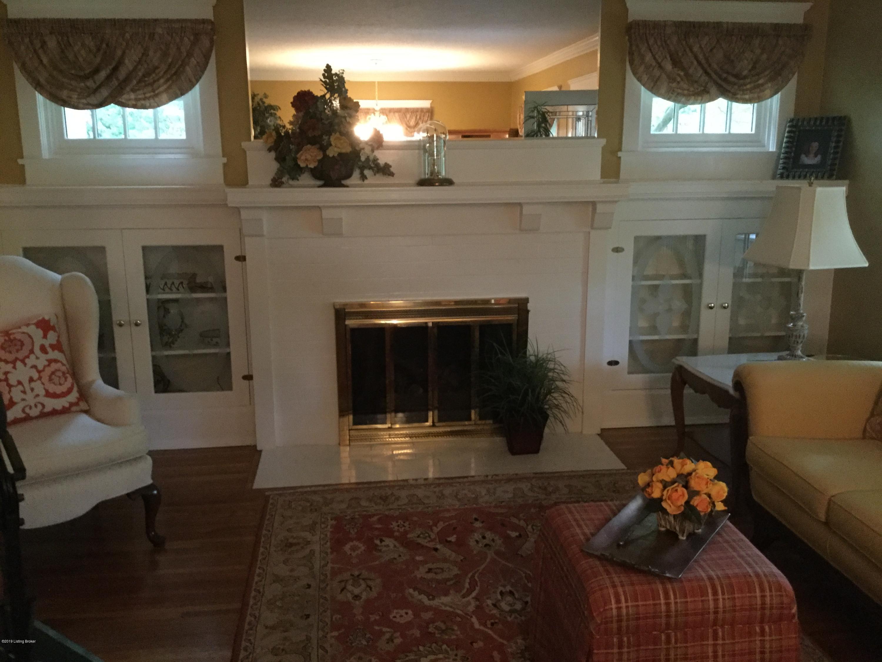3312 Thrush Road Louisville, KY 40213 - Photo 5 of 28 Living Room