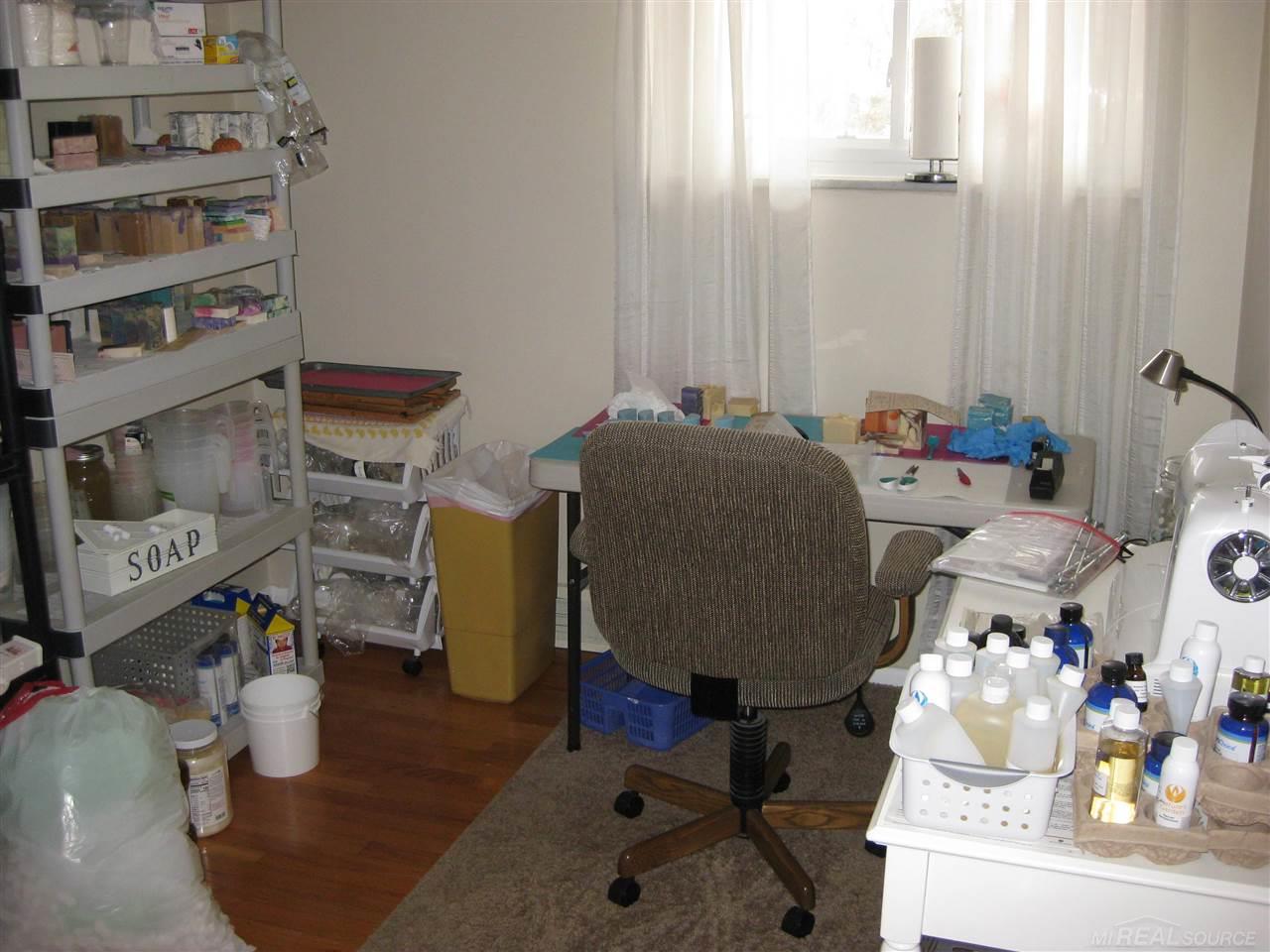 1231 East Gunn Road Rochester, MI 48306 - Photo 25 of 56 50069628-24.JPG