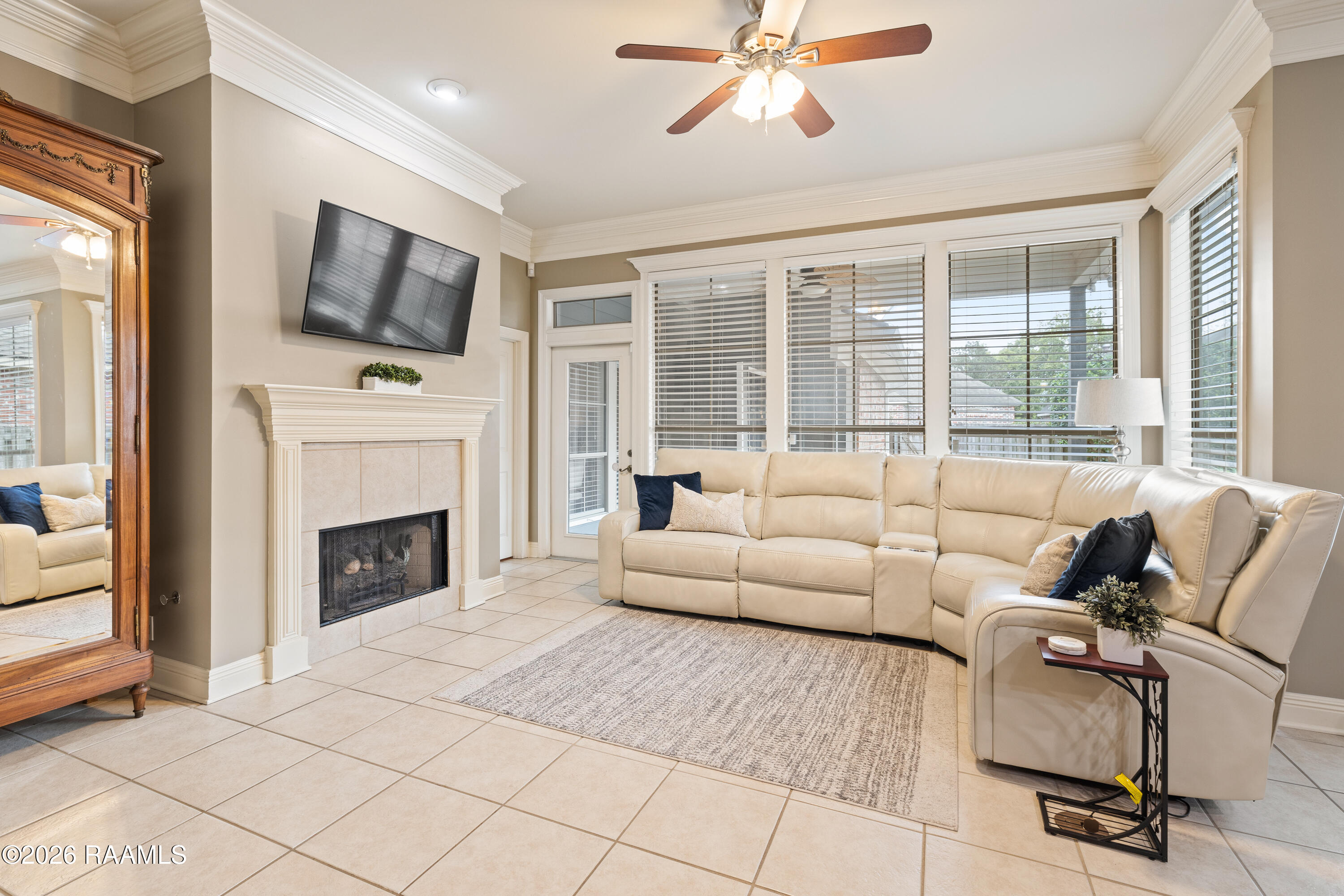 102 Lighthouse Point Circle Youngsville, LA 70592 - Photo 2 of 25 COM 102 Lighthouse Youngsville-5